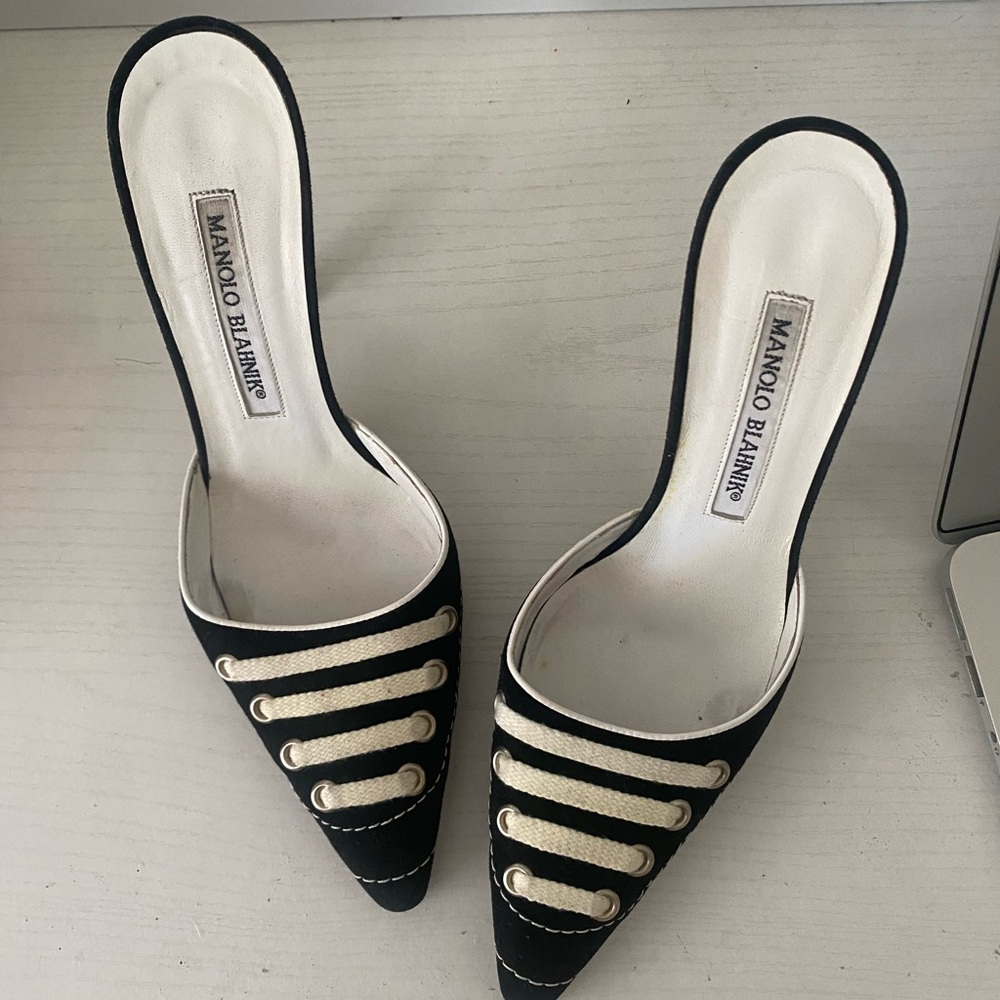 Vintage manolo blahnik kitten heels